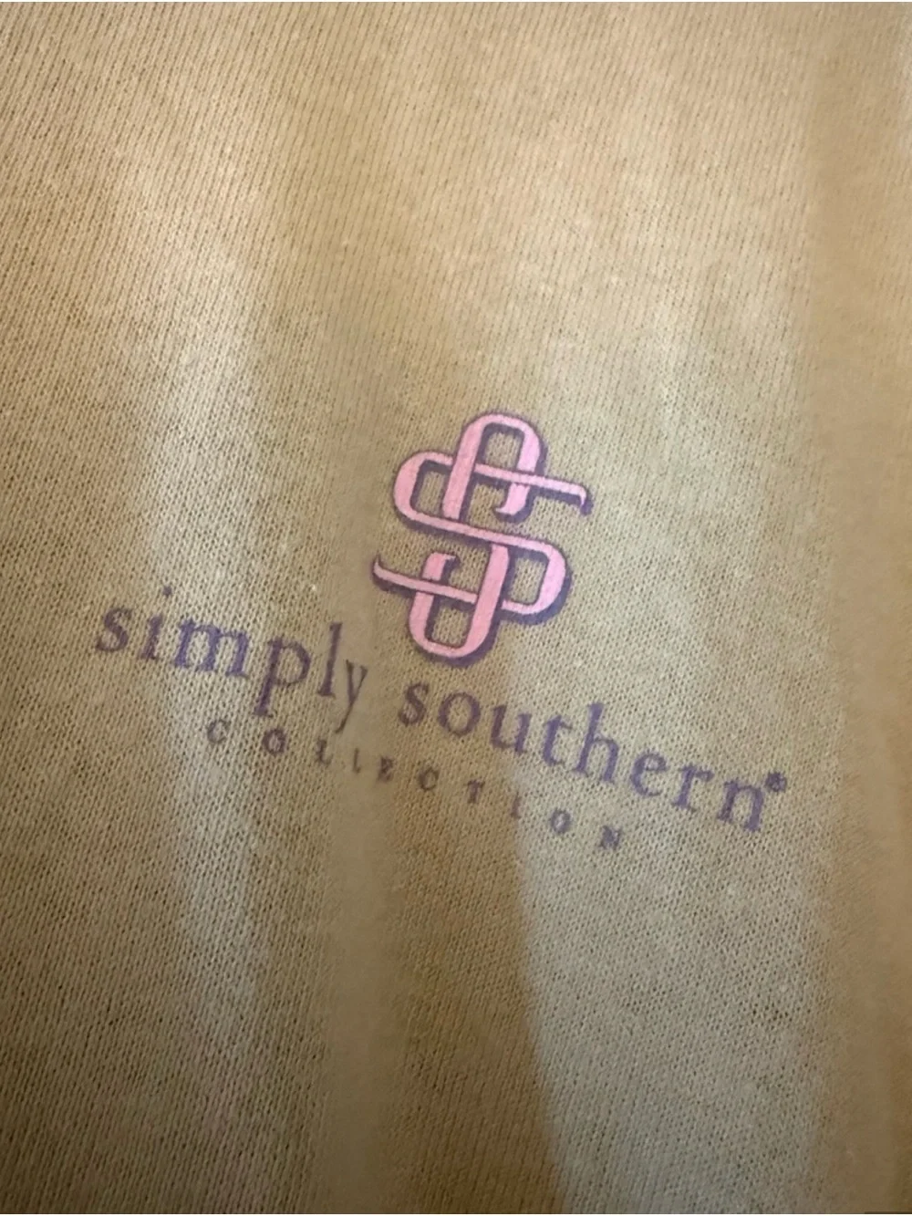 Simply Southern Beige Short-Sleeve Tee with Sunrise Wave Graphic 🌟EUC